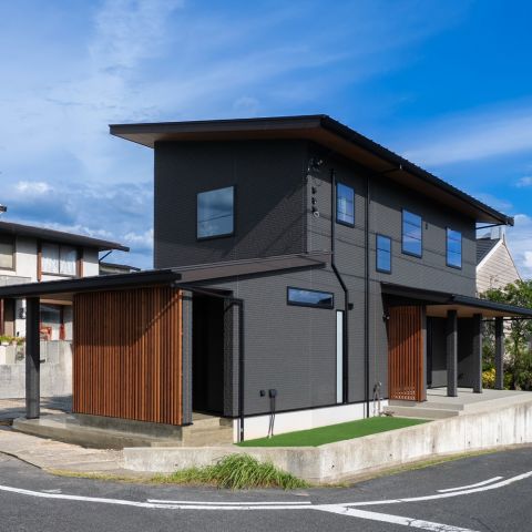 長い軒がある、和モダンハウス